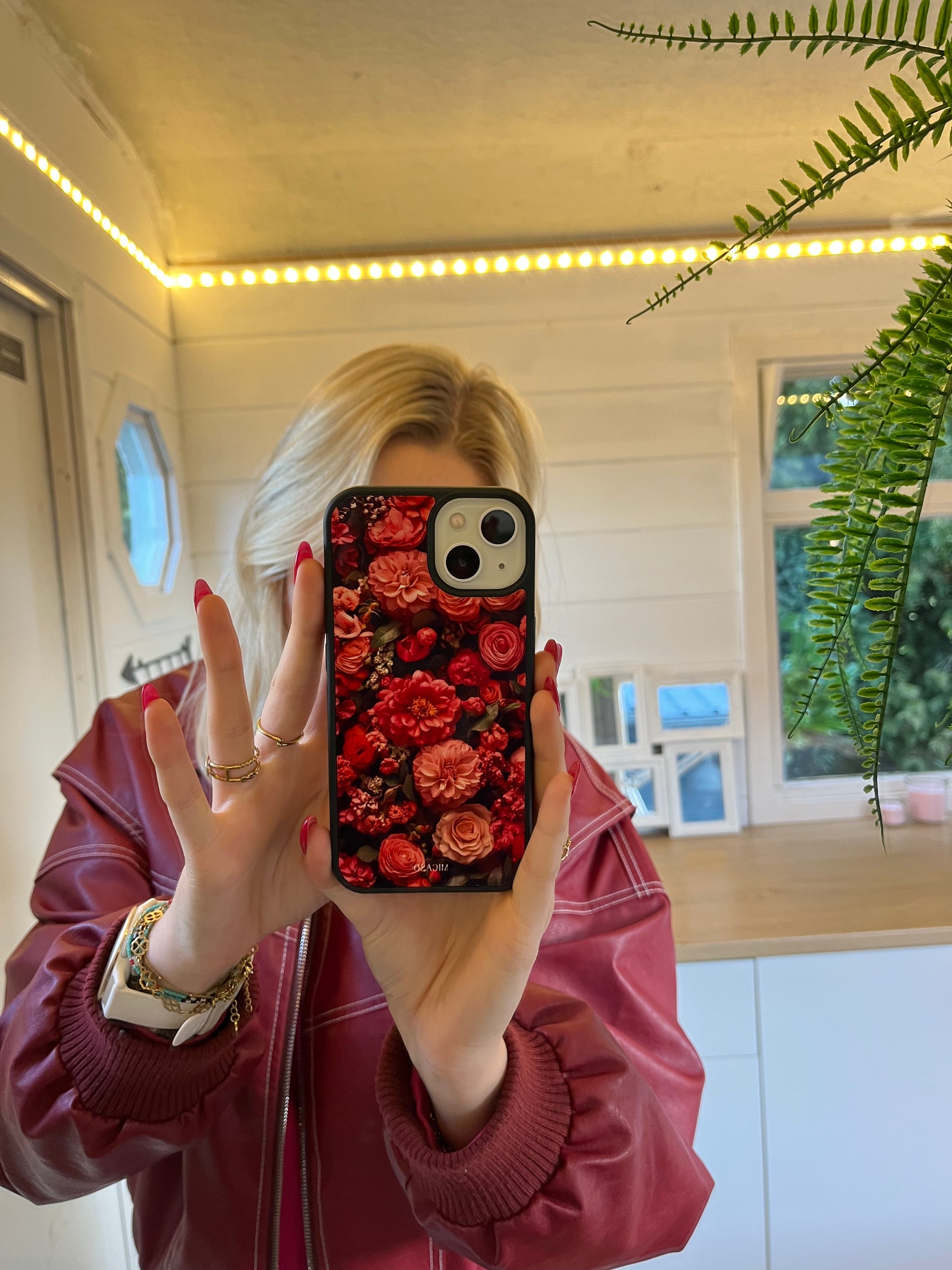 Red Flowers Telefoonhoesje - Micaso
